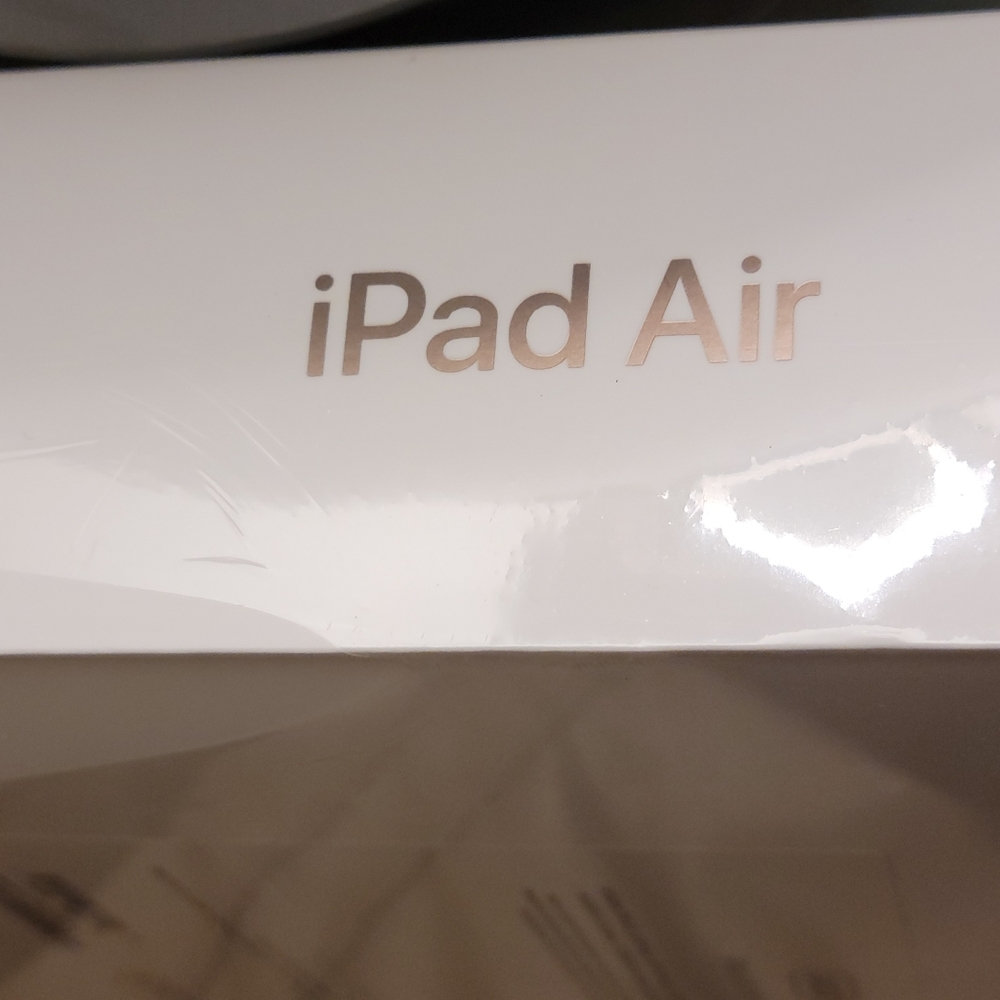 Apple IPAD AIR Newest Version on Market..500 OBO - Picture 4 of 9